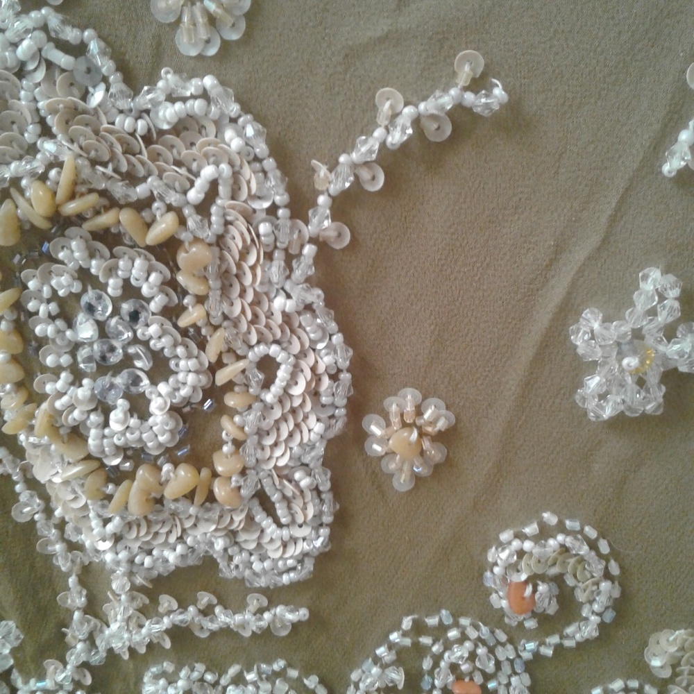 Gown - Picture 3 of 4